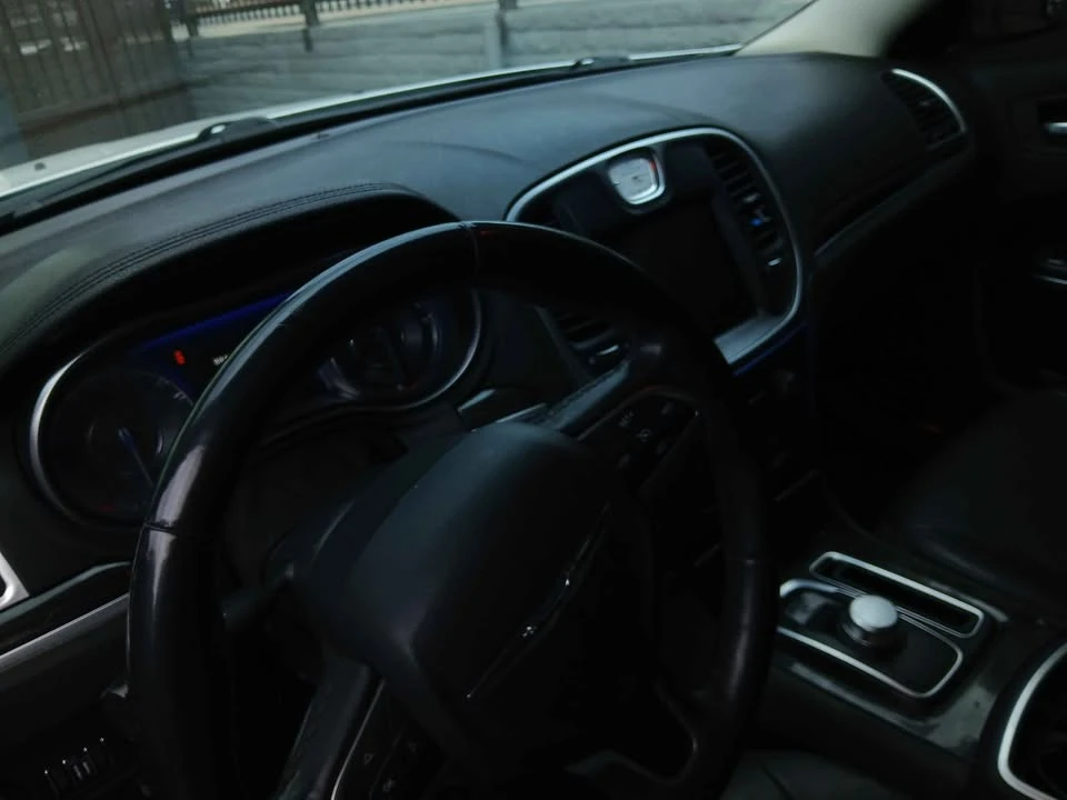 2015 Chrysler 300 (2005-2023) - Image 8 of 9