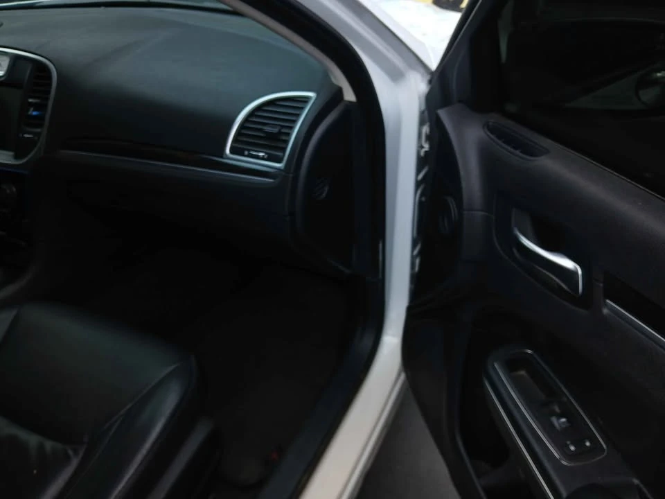 2015 Chrysler 300 (2005-2023) - Image 7 of 9