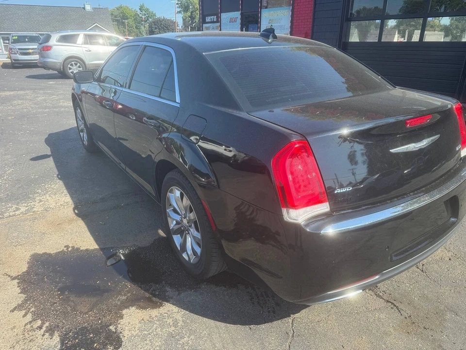 2015 Chrysler 300 (2005-2023) - Image 8 of 10