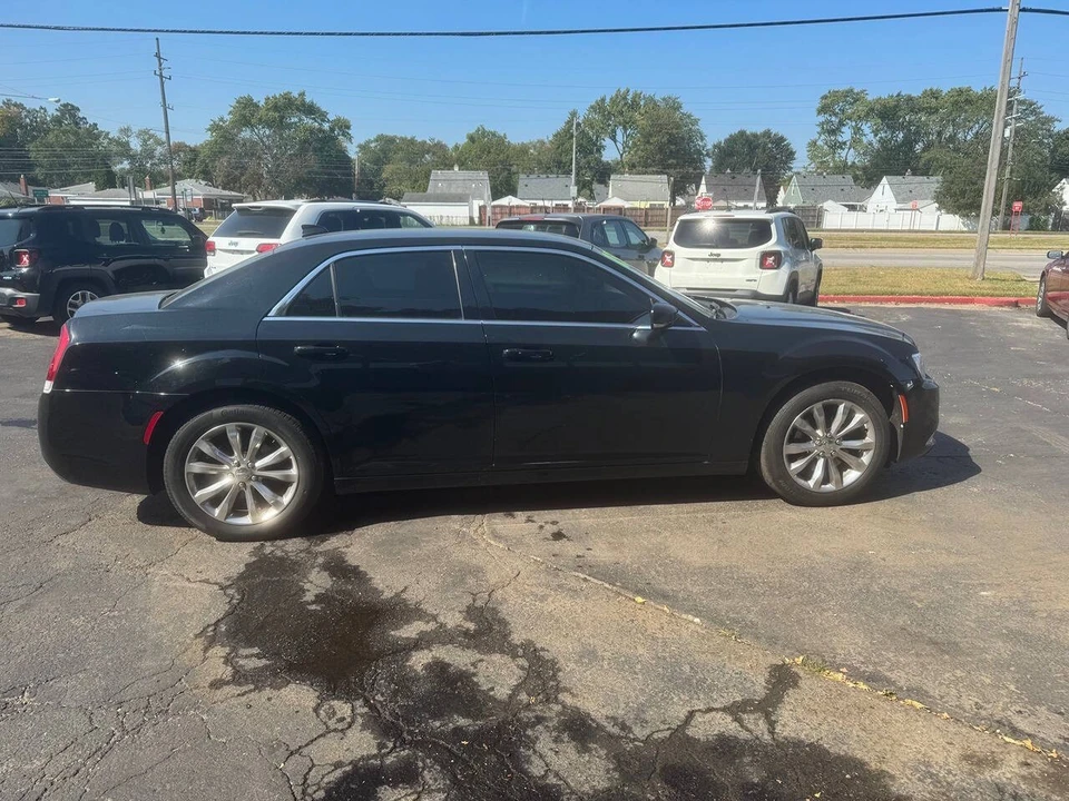2015 Chrysler 300 (2005-2023) - Image 2 of 10