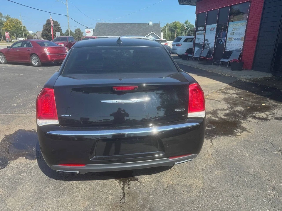 2015 Chrysler 300 (2005-2023) - Image 4 of 10
