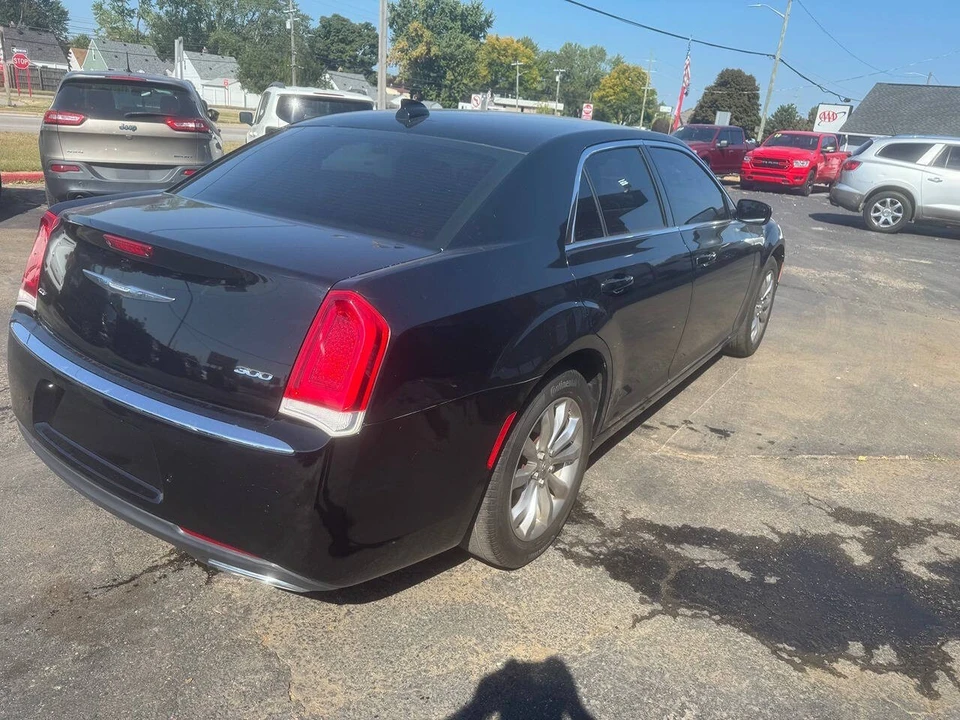 2015 Chrysler 300 (2005-2023) - Image 6 of 10