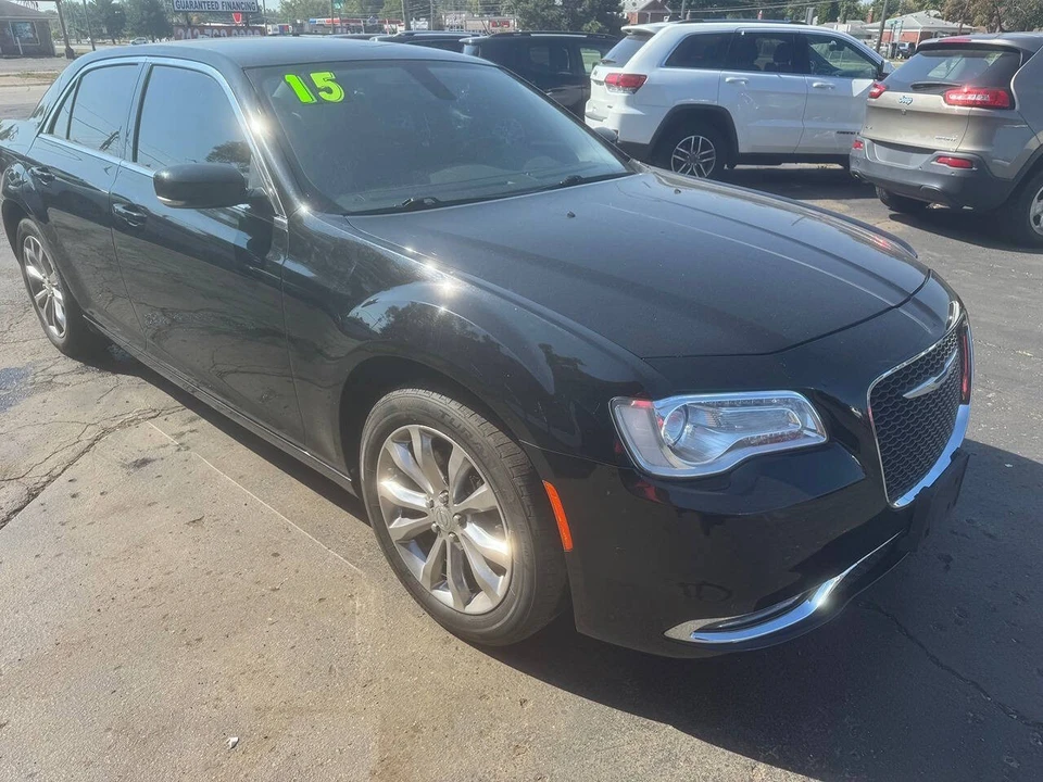 2015 Chrysler 300 (2005-2023) - Image 5 of 10