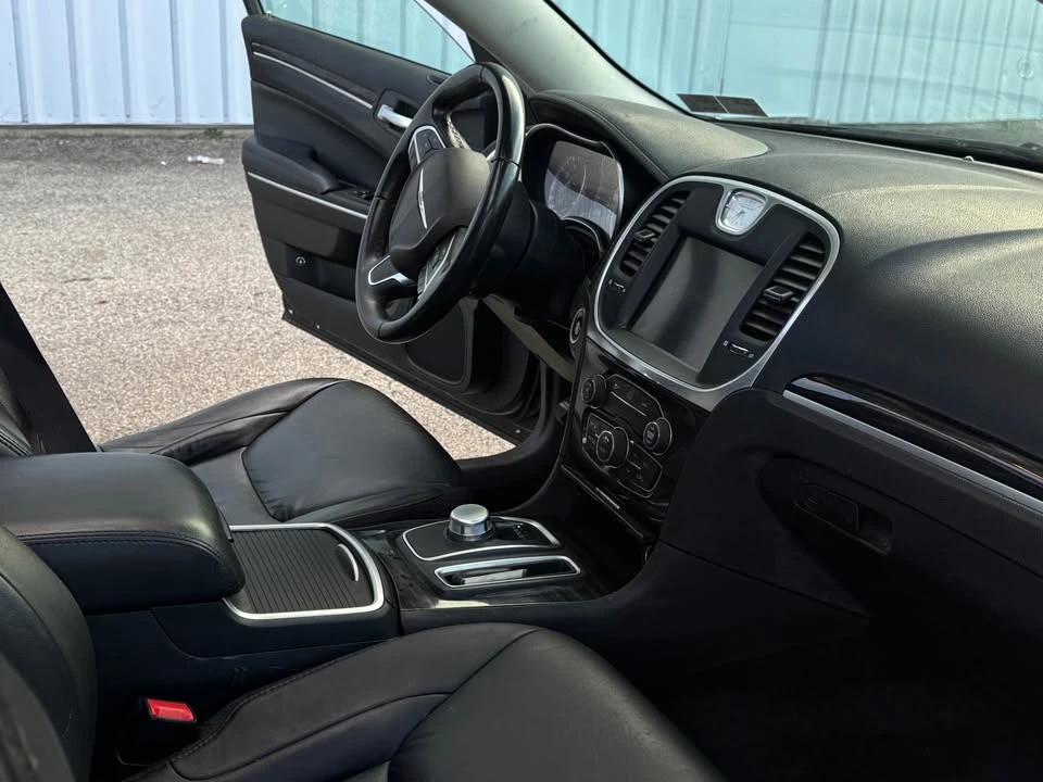 2015 Chrysler 300 (2005-2023) - Image 14 of 15