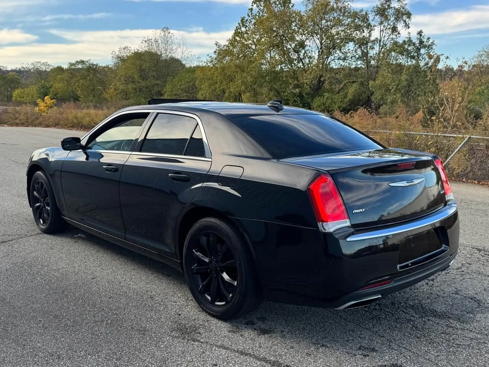 2015 Chrysler 300 (2005-2023) - Image 3 of 15