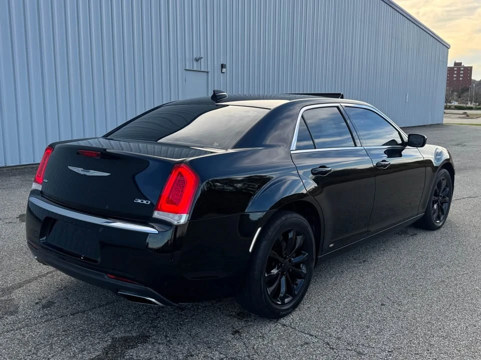2015 Chrysler 300 (2005-2023) - Image 4 of 15