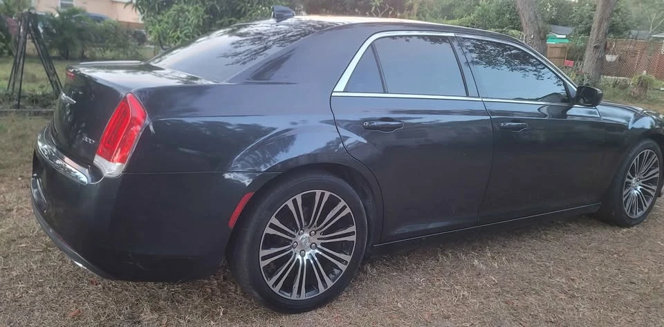 2015 Chrysler 300 (2005-2023) - Image 4 of 10