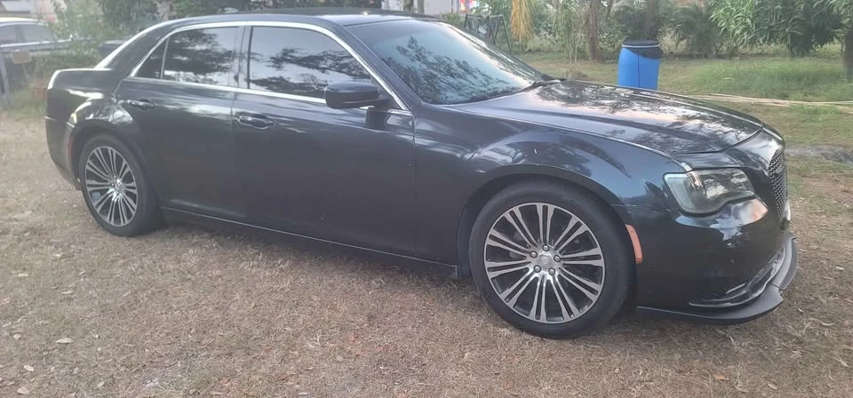 2015 Chrysler 300 (2005-2023) - Image 3 of 10