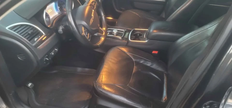 2015 Chrysler 300 (2005-2023) - Image 6 of 10