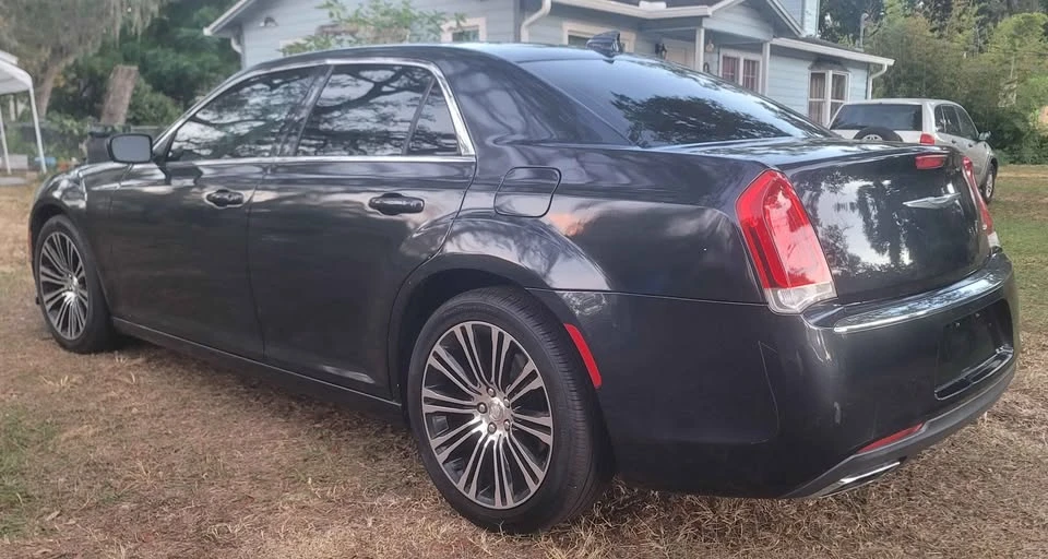 2015 Chrysler 300 (2005-2023) - Image 5 of 10
