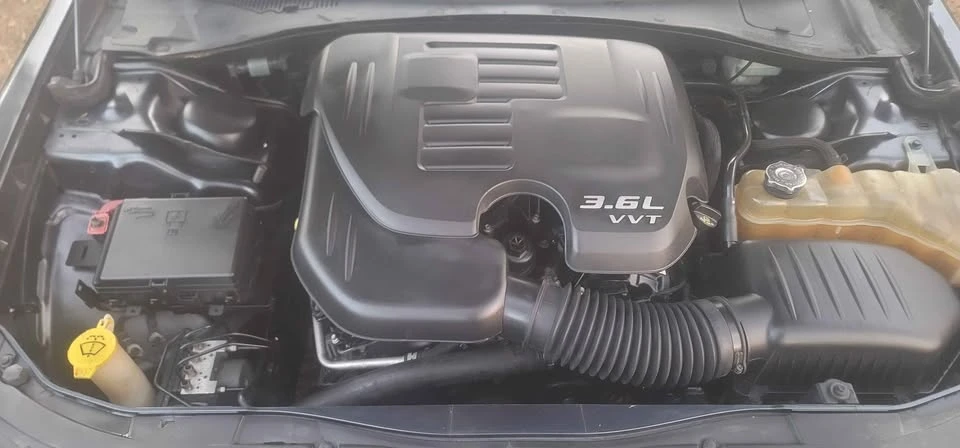 2015 Chrysler 300 (2005-2023) - Image 8 of 10