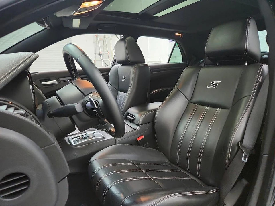 2015 Chrysler 300 (2005-2023) - Image 14 of 21