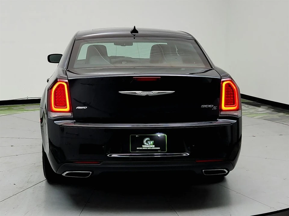 2015 Chrysler 300 (2005-2023) - Image 6 of 12