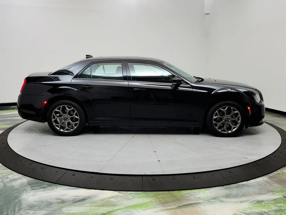 2015 Chrysler 300 (2005-2023) - Image 4 of 12