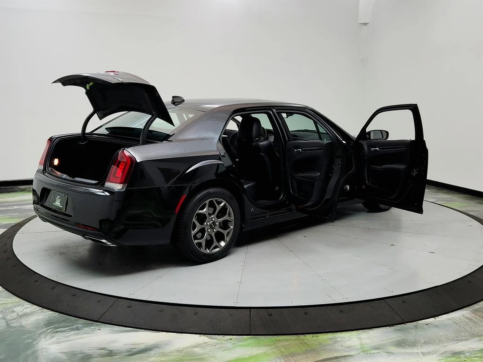 2015 Chrysler 300 (2005-2023) - Image 11 of 12