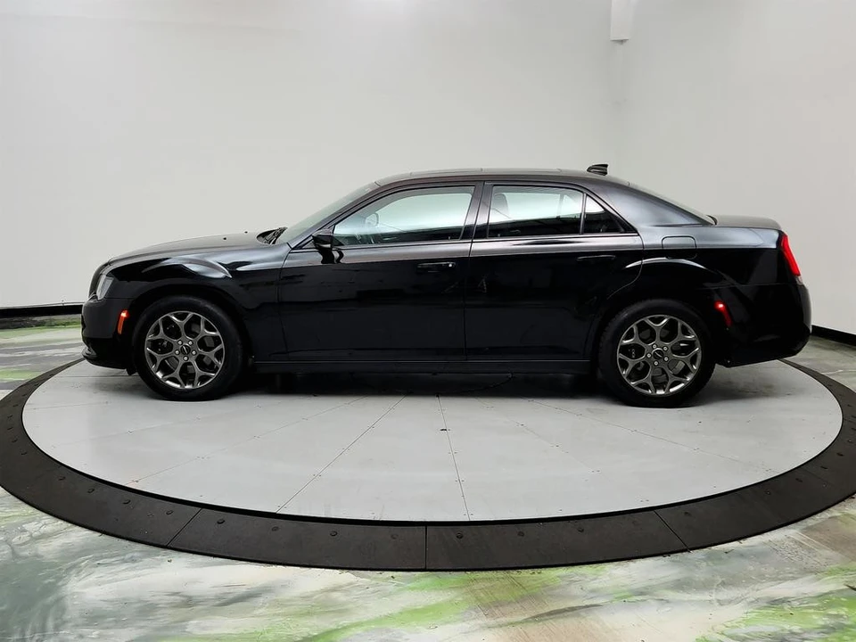 2015 Chrysler 300 (2005-2023) - Image 8 of 12