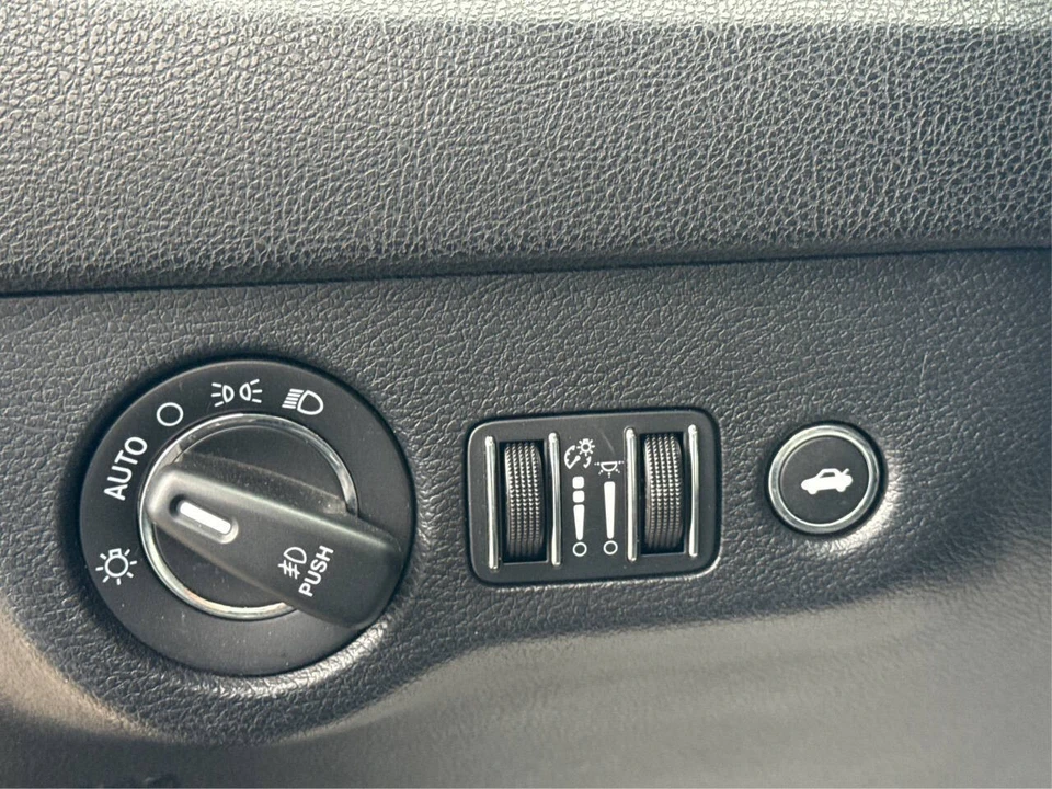 2015 Chrysler 300 (2005-2023) - Image 19 of 21