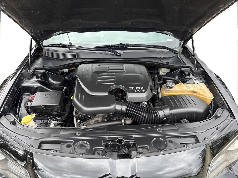 2015 Chrysler 300 (2005-2023) - Image 13 of 21