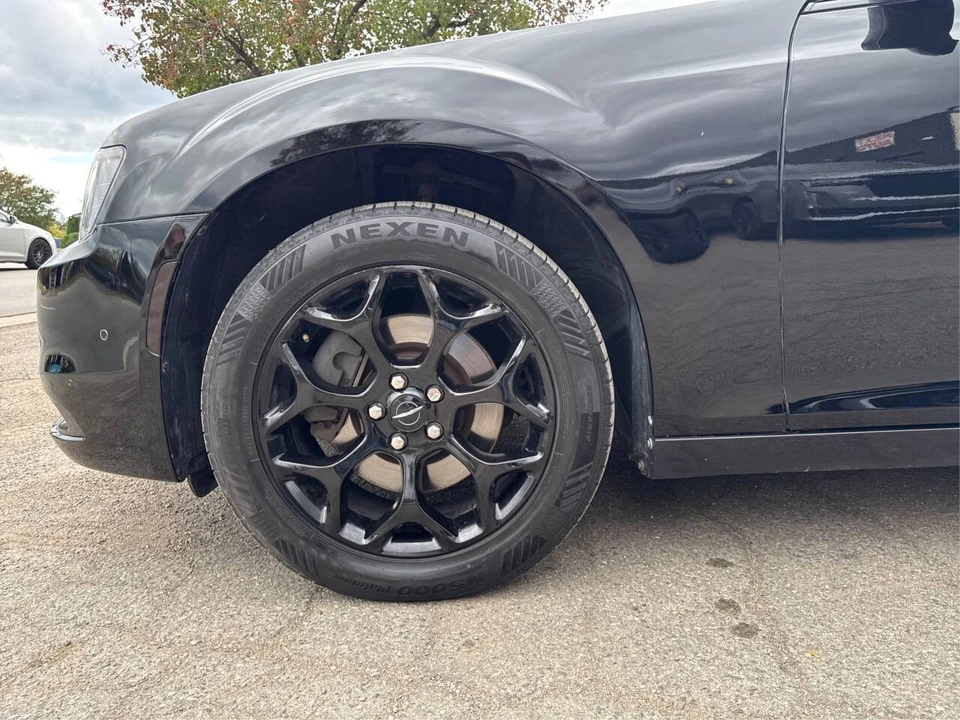 2015 Chrysler 300 (2005-2023) - Image 17 of 21