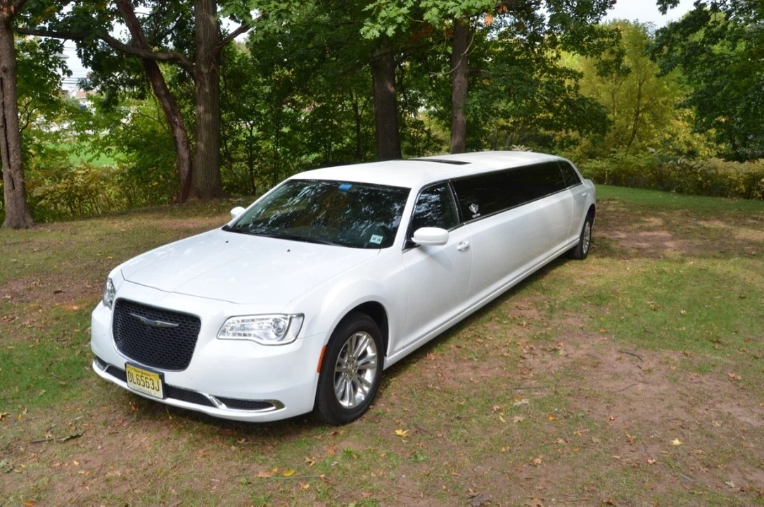 2015 Chrysler - Image 2 of 18