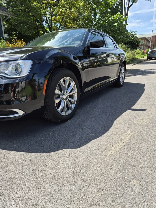 2015 Chrysler 300 (2005-2023) - Image 3 of 31