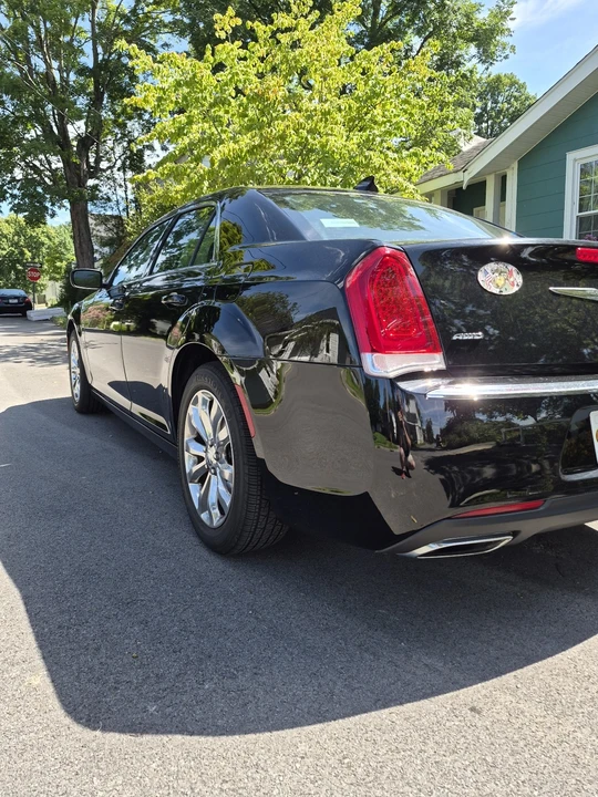 2015 Chrysler 300 (2005-2023) - Image 5 of 31