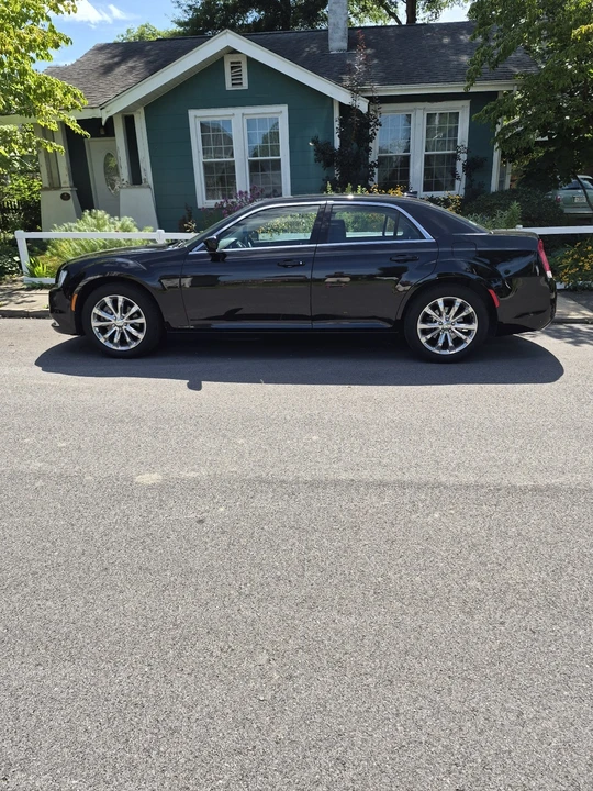 2015 Chrysler 300 (2005-2023) - Image 4 of 31