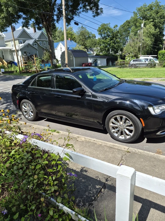 2015 Chrysler 300 (2005-2023) - Image 7 of 31