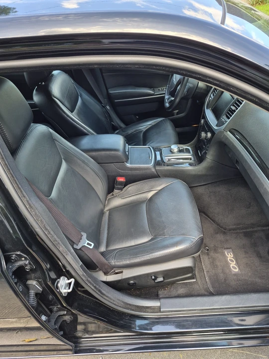 2015 Chrysler 300 (2005-2023) - Image 19 of 31