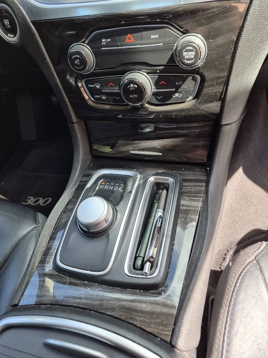2015 Chrysler 300 (2005-2023) - Image 25 of 31