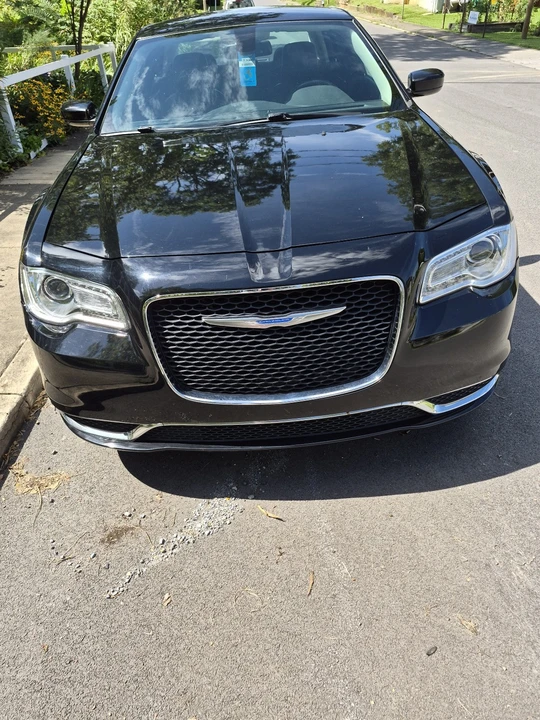 2015 Chrysler 300 (2005-2023) - Image 2 of 31