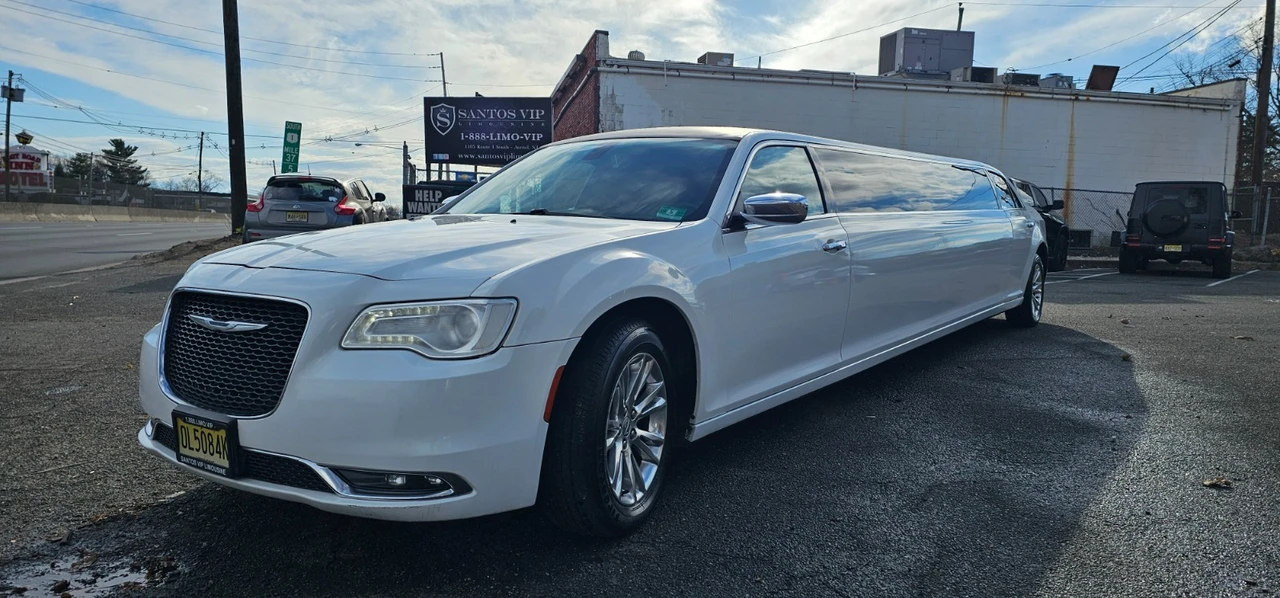 2015 Chrysler 300 (2005-2023) - Image 2 of 18