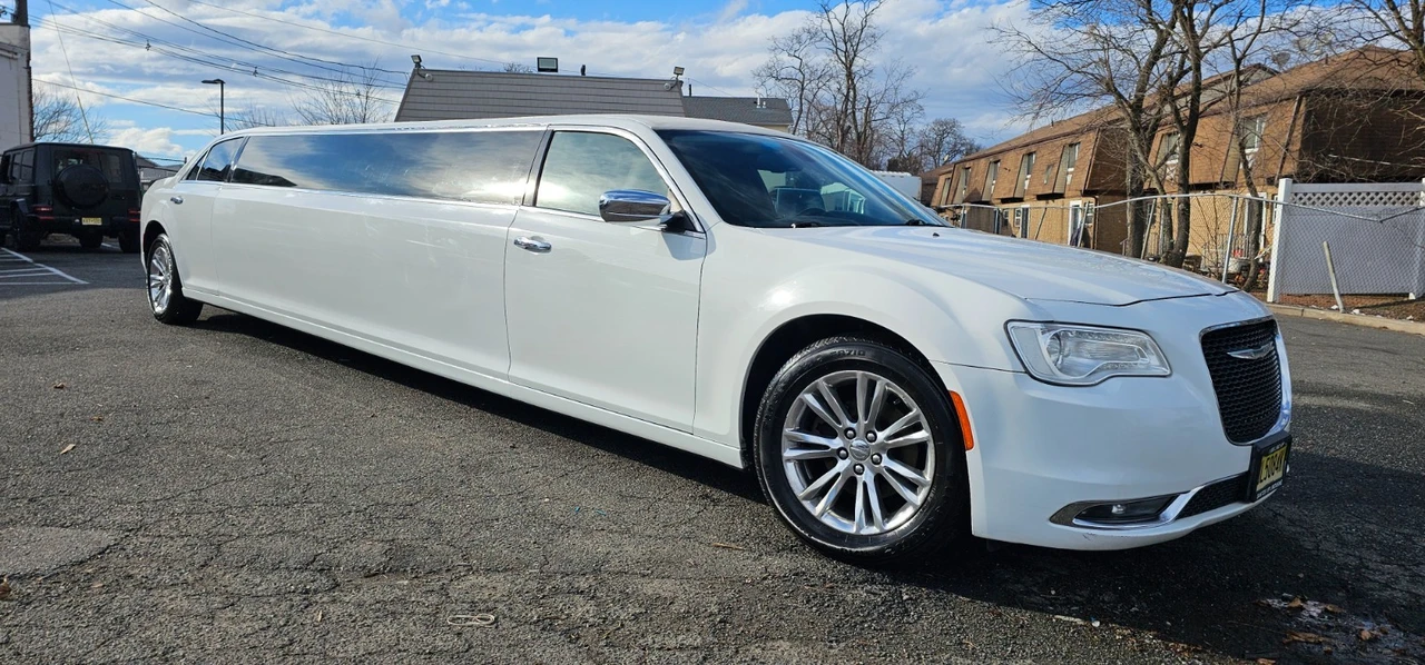 2015 Chrysler 300 (2005-2023) - Image 3 of 18