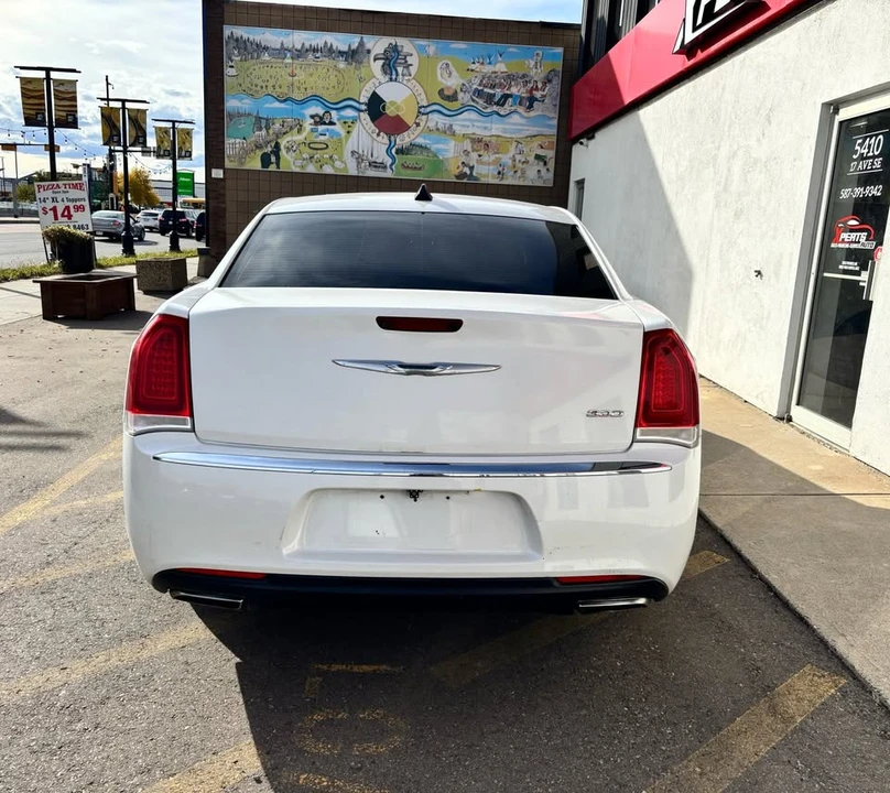 2015 Chrysler 300 (2005-2023) - Image 7 of 20