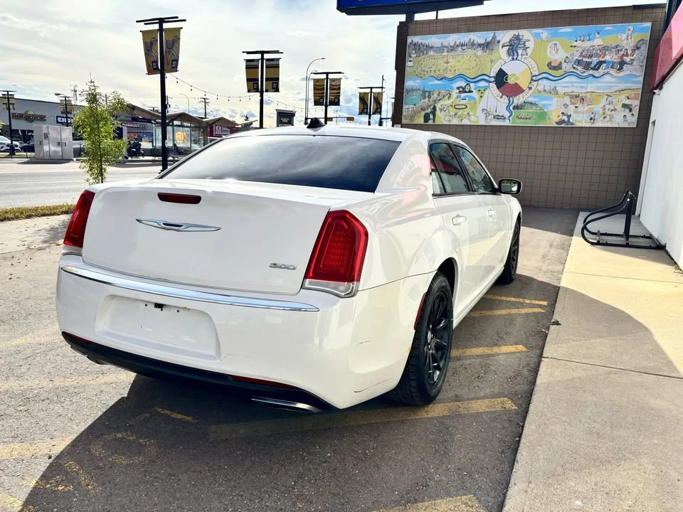 2015 Chrysler 300 (2005-2023) - Image 8 of 20