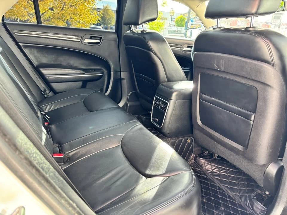 2015 Chrysler 300 (2005-2023) - Image 17 of 20