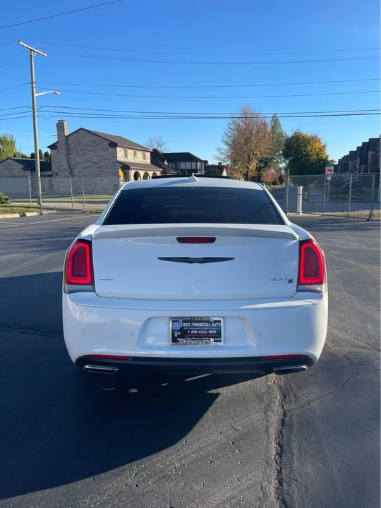 2015 Chrysler 300 (2005-2023) - Image 4 of 12