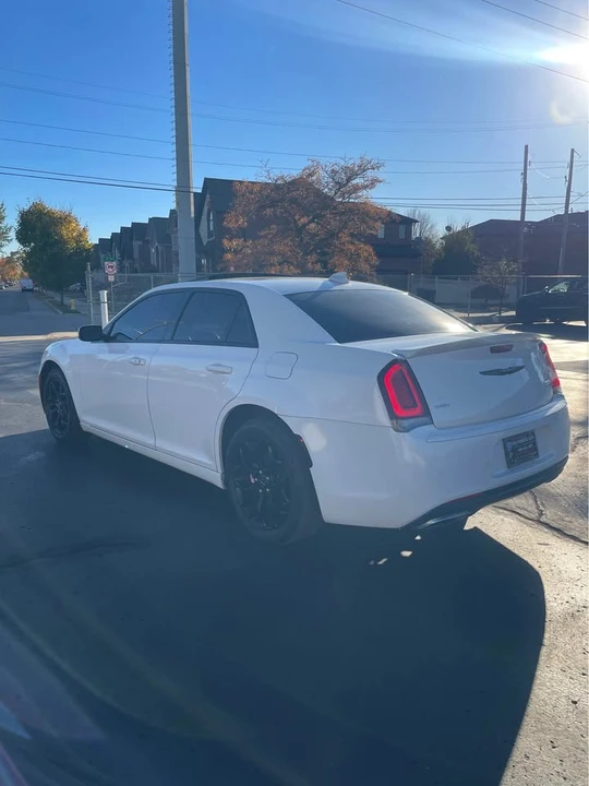 2015 Chrysler 300 (2005-2023) - Image 5 of 12