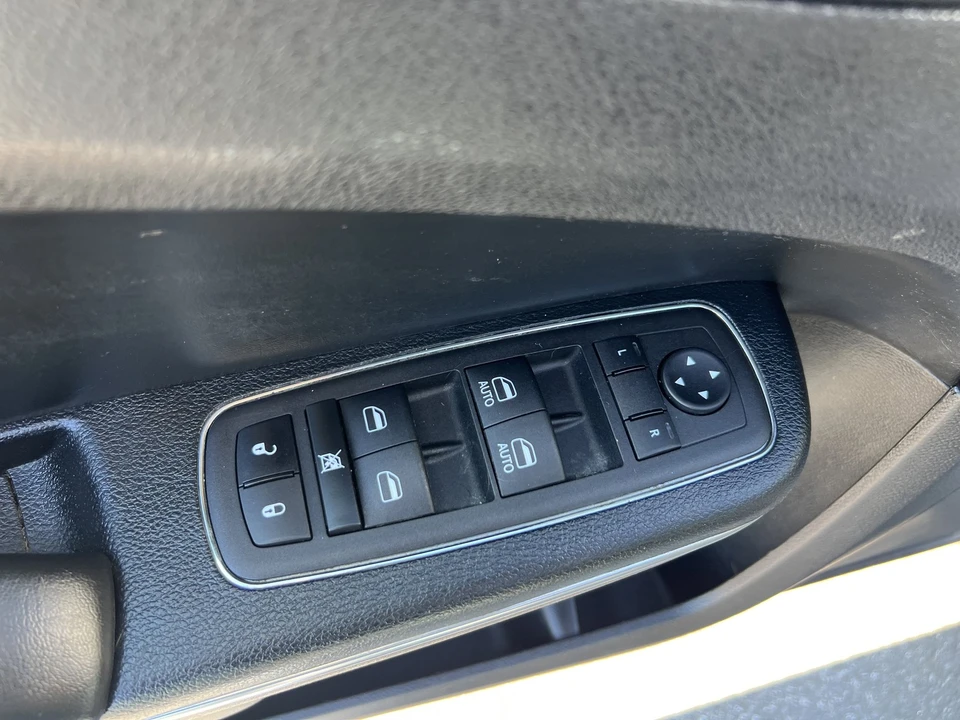 2015 Chrysler 300 (2005-2023) - Image 12 of 21