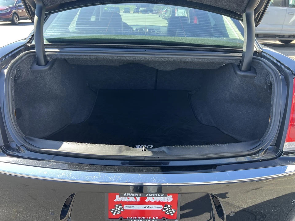 2015 Chrysler 300 (2005-2023) - Image 7 of 21