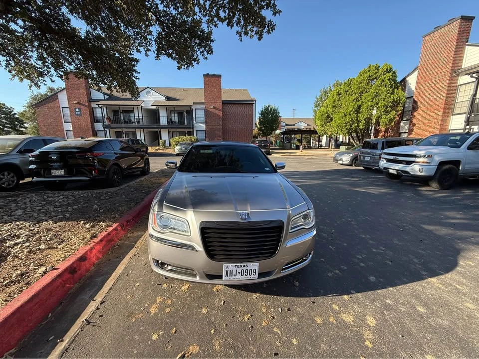 2015 Chrysler 300 (2005-2023) - Image 4 of 6