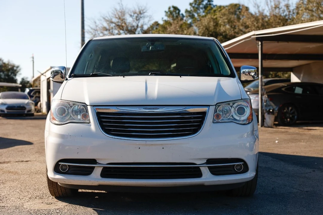 2015 Chrysler Town & Country - Image 17 of 21