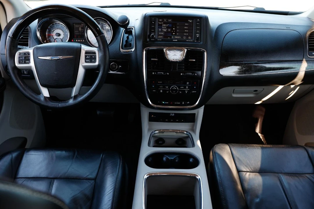 2015 Chrysler Town & Country - Image 21 of 21