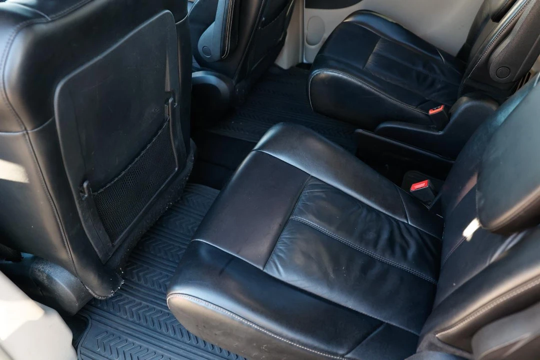 2015 Chrysler Town & Country - Image 10 of 21
