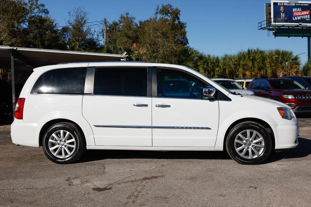 2015 Chrysler Town & Country - Image 13 of 21