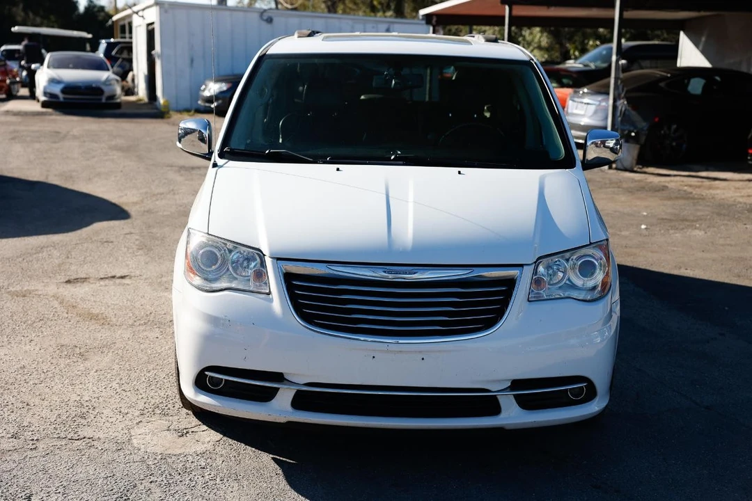 2015 Chrysler Town & Country - Image 19 of 21