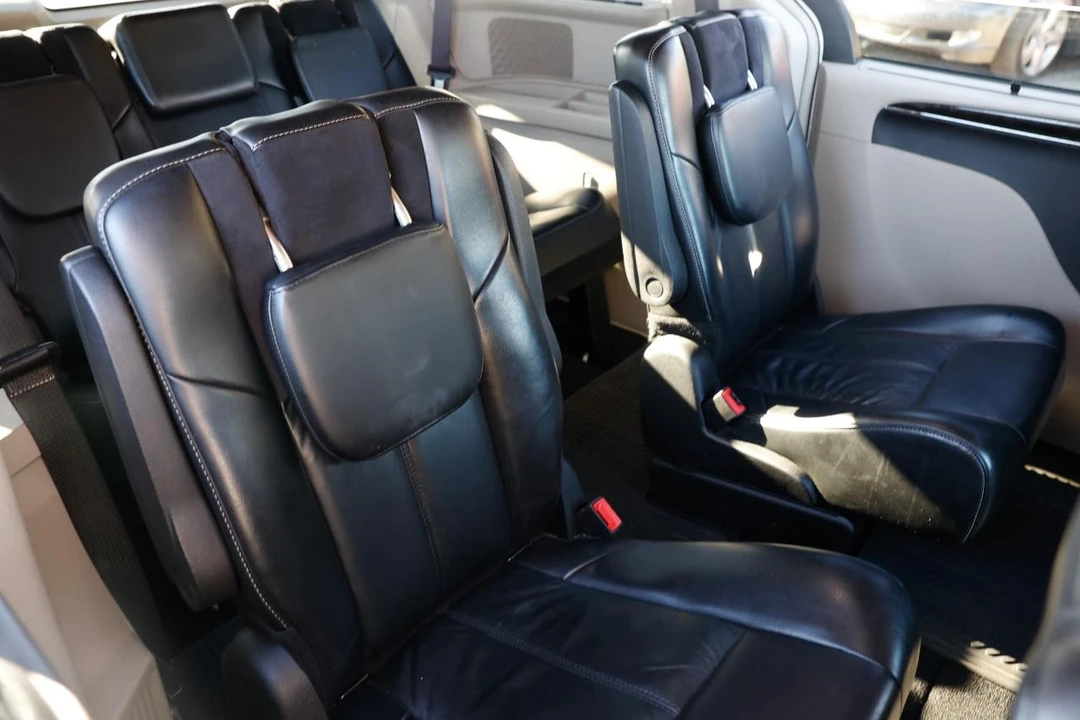 2015 Chrysler Town & Country - Image 14 of 21