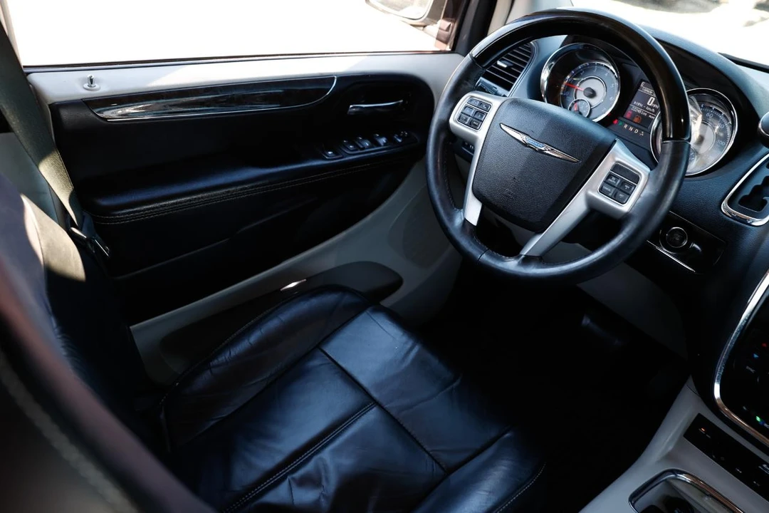 2015 Chrysler Town & Country - Image 20 of 21