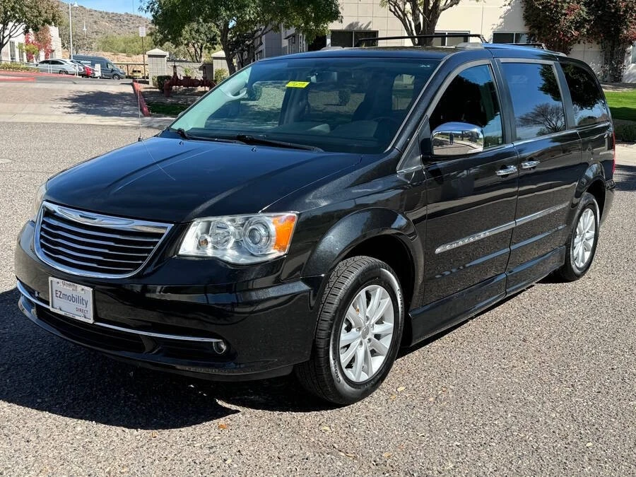 2015 Chrysler Town & Country - Image 13 of 15