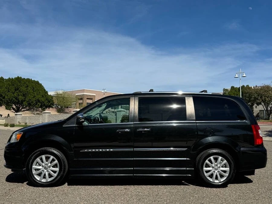 2015 Chrysler Town & Country - Image 11 of 15